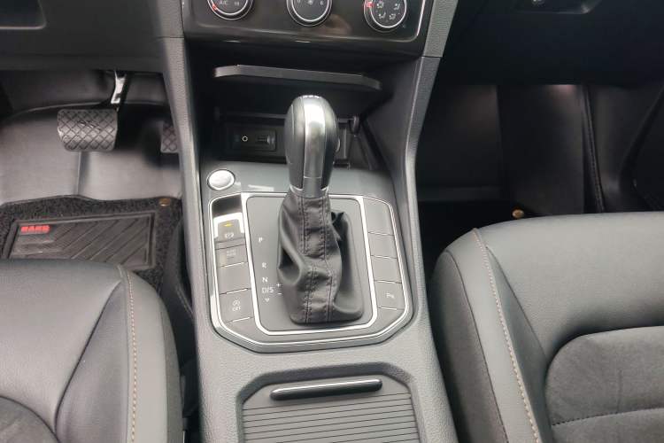 Used Volkswagen Golf Sportsvan 2018 230TSI Automatic Luxury Model Gear Lever