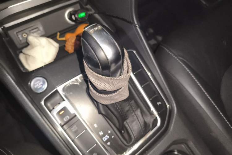 Used Volkswagen Golf Sportsvan 2018 230TSI Automatic Luxury Model Gear Lever