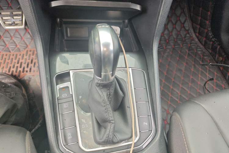 Used Volkswagen Golf Sportsvan 2018 230TSI Automatic Trend Edition Gear Lever
