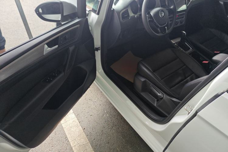 Used Volkswagen Golf Sportsvan 2018 1.6L Automatic Comfort Model Interior 2