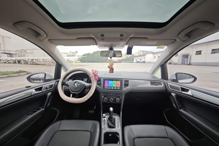 Used Volkswagen Golf Sportsvan 2018 230TSI Automatic Trend Edition Interior 2