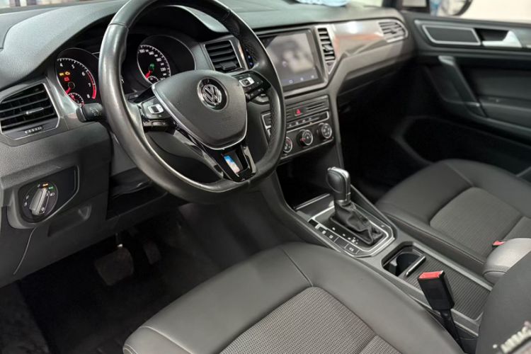 Used Volkswagen Golf Sportsvan 2018 230TSI Automatic Trend Edition Interior 2