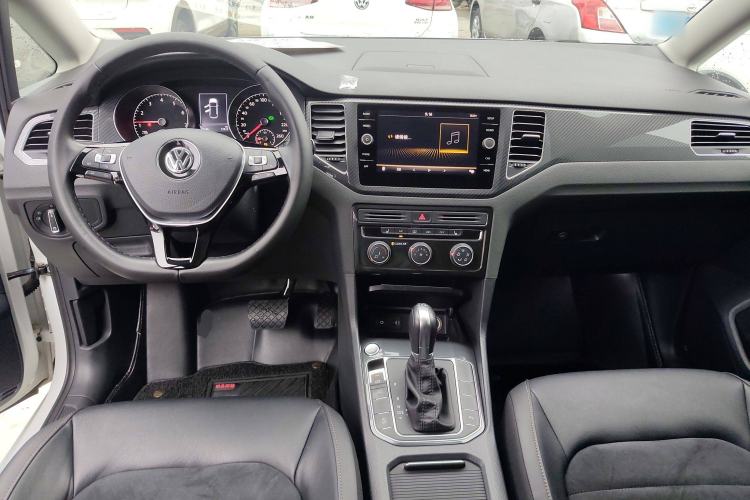 Used Volkswagen Golf Sportsvan 2018 230TSI Automatic Luxury Model Interior 2