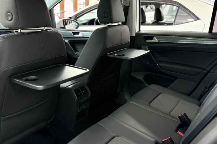 Used Volkswagen Golf Sportsvan 2018 230TSI Automatic Trend Edition Interior 3