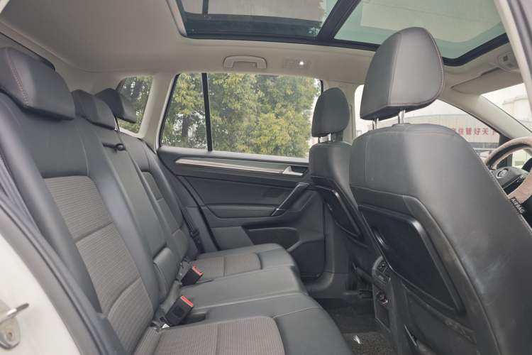 Used Volkswagen Golf Sportsvan 2018 230TSI Automatic Trend Edition Interior 4
