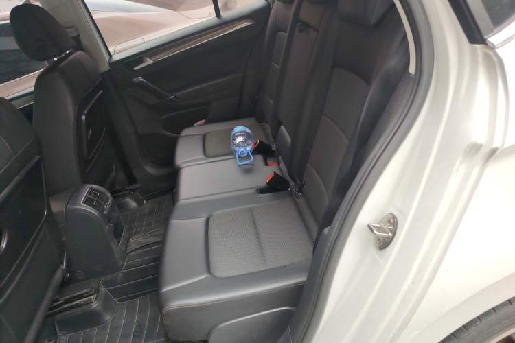 Used Volkswagen Golf Sportsvan 2018 230TSI Automatic Trend Edition Interior 4