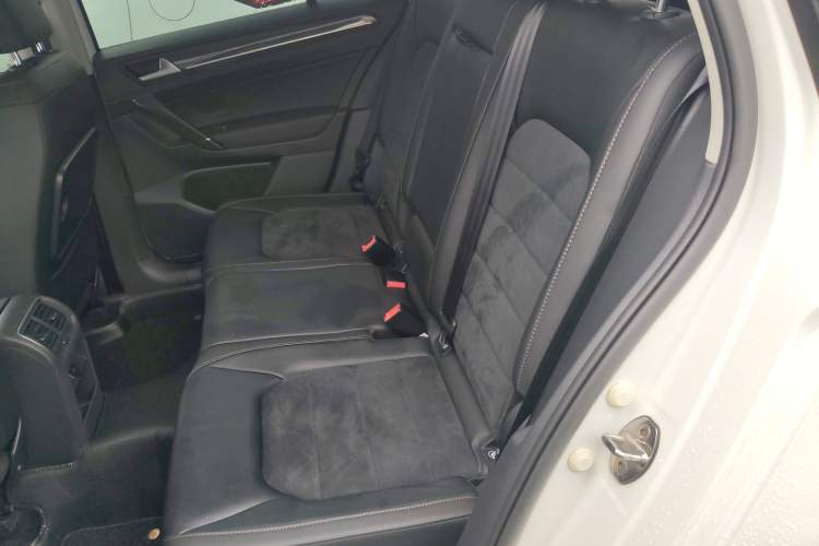 Used Volkswagen Golf Sportsvan 2018 230TSI Automatic Luxury Model Interior 4
