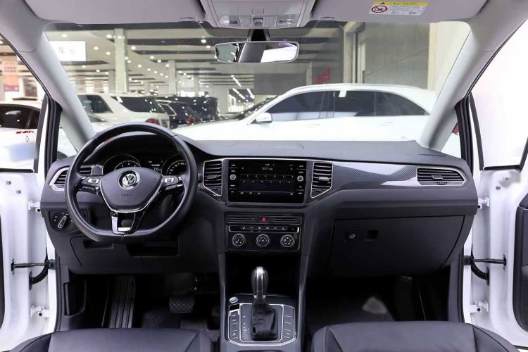 Used Volkswagen Golf Sportsvan 2018 230TSI Automatic Luxury Model Interior 6