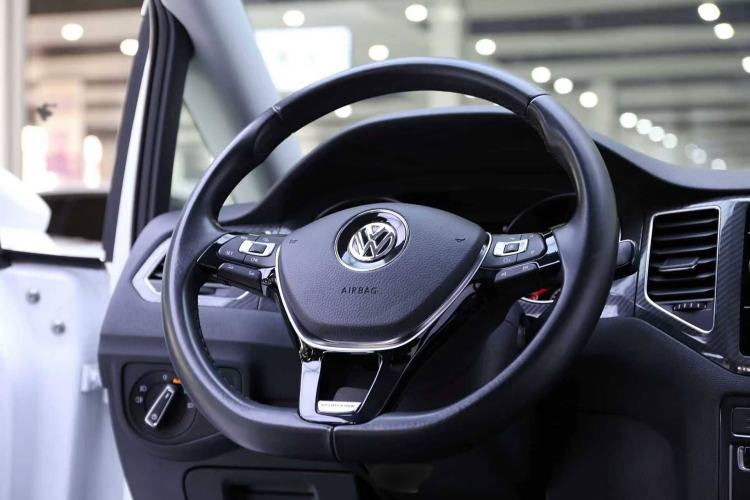 Used Volkswagen Golf Sportsvan 2018 230TSI Automatic Luxury Model Interior 8