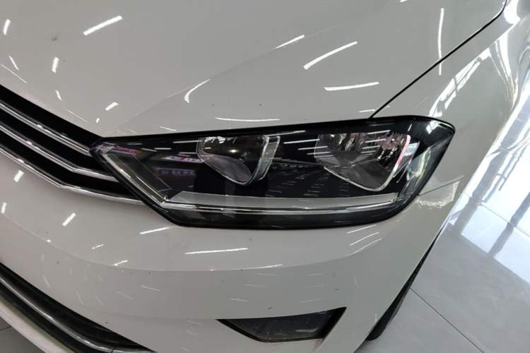 Used Volkswagen Golf Sportsvan 2018 1.6L Automatic Comfort Model Left Front Headlight