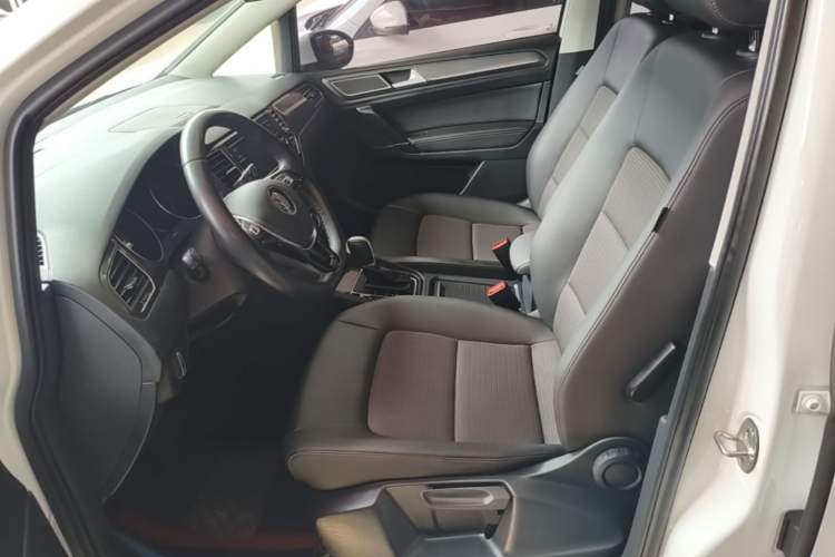 Used Volkswagen Golf Sportsvan 2018 230TSI Automatic Trend Edition Left Front Seat