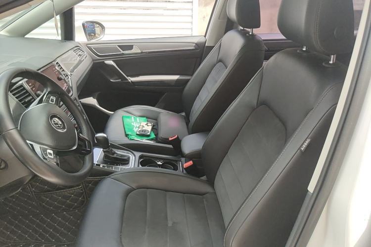 Used Volkswagen Golf Sportsvan 2018 230TSI Automatic Luxury Model Left Front Seat