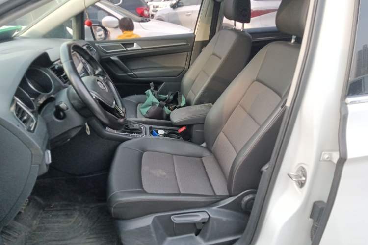 Used Volkswagen Golf Sportsvan 2018 230TSI Automatic Trend Edition Left Front Seat