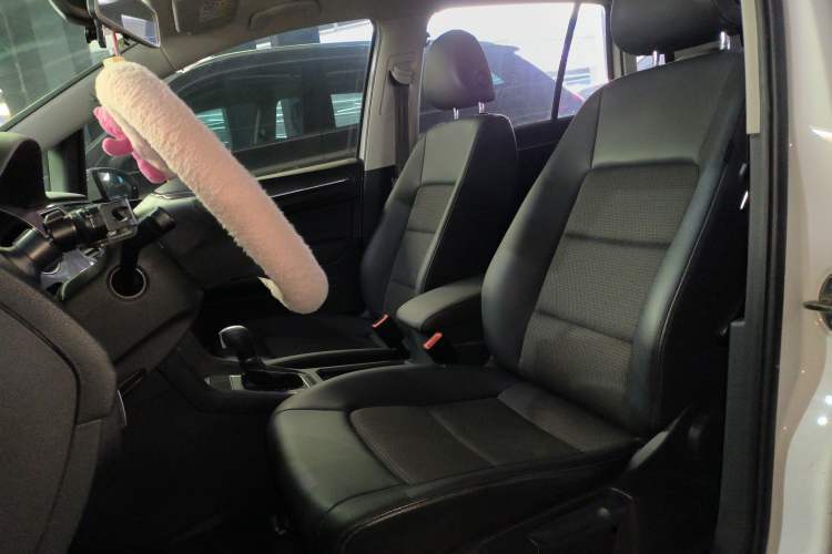 Used Volkswagen Golf Sportsvan 2018 230TSI Automatic Trend Edition Left Front Seat