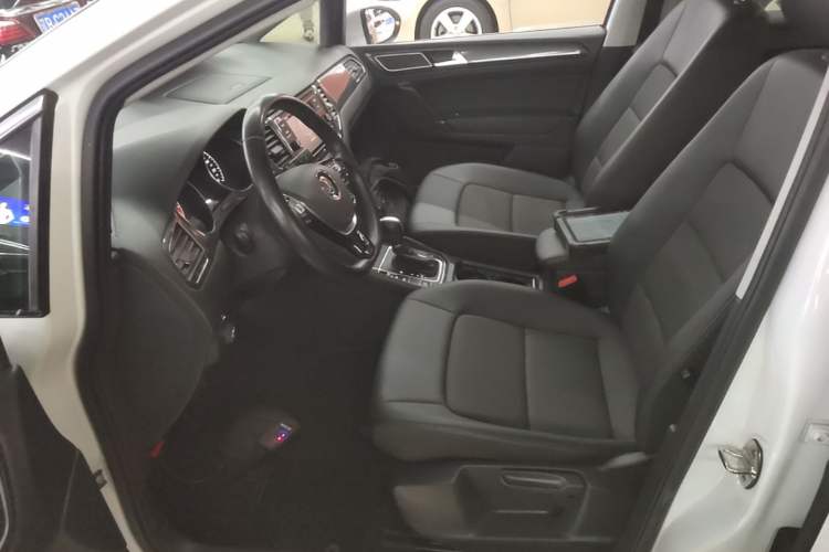 Used Volkswagen Golf Sportsvan 2018 230TSI Automatic Trend Edition Left Front Seat
