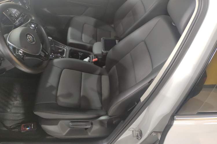 Used Volkswagen Golf Sportsvan 2018 230TSI Automatic Trend Edition Left Front Seat