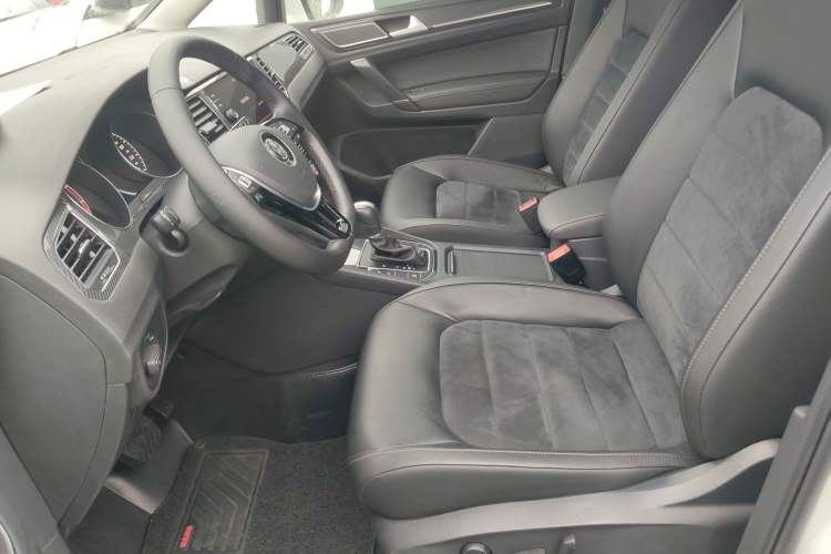 Used Volkswagen Golf Sportsvan 2018 230TSI Automatic Luxury Model Left Front Seat