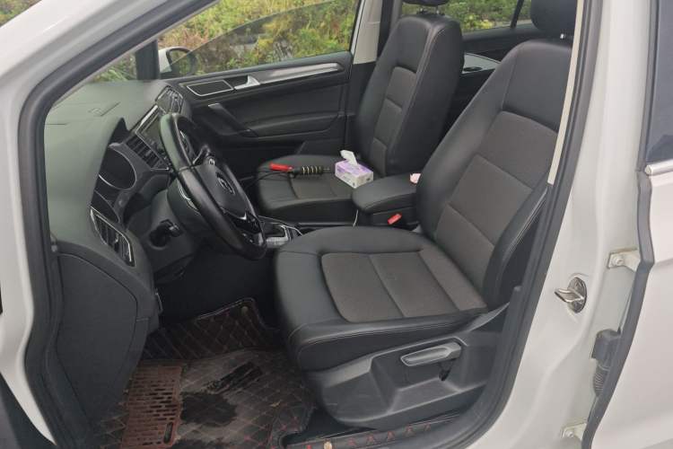 Used Volkswagen Golf Sportsvan 2018 230TSI Automatic Trend Edition Left Front Seat