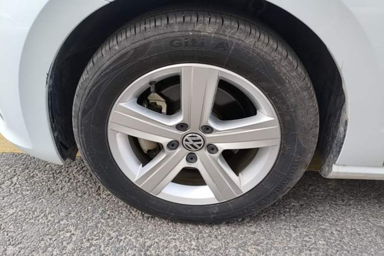 Used Volkswagen Golf Sportsvan 2018 1.6L Automatic Comfort Model Left Front Wheel Hub