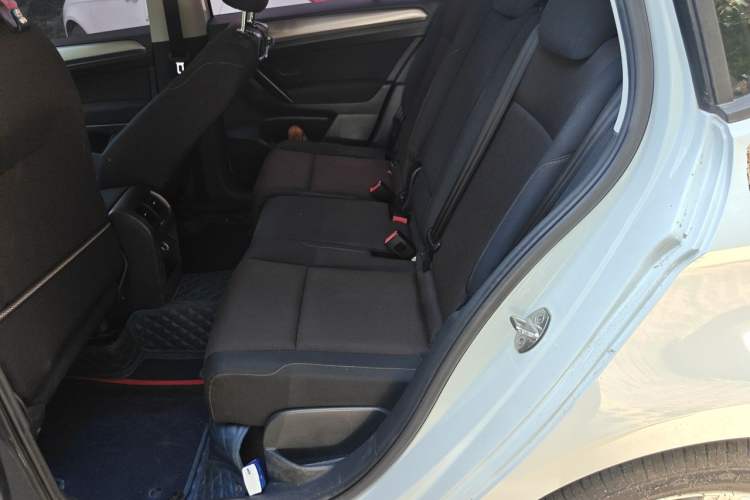 Used Volkswagen Golf Sportsvan 2018 1.6L Automatic Comfort Model Left Rear Seat
