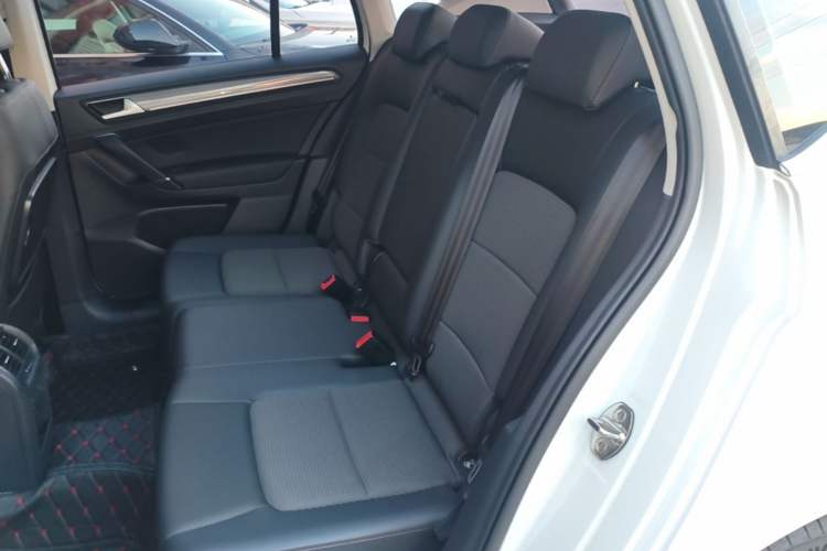 Used Volkswagen Golf Sportsvan 2018 230TSI Automatic Trend Edition Left Rear Seat