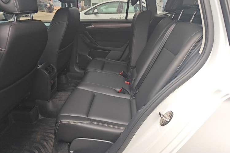 Used Volkswagen Golf Sportsvan 2018 1.6L Automatic Comfort Model Left Rear Seat