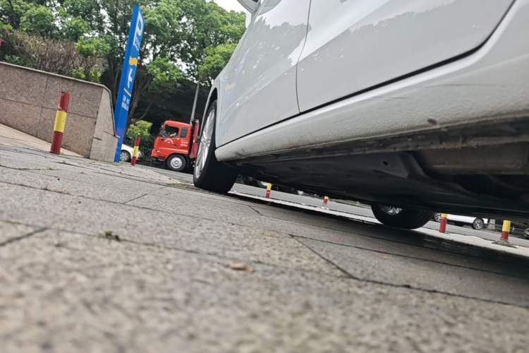 Used Volkswagen Golf Sportsvan 2018 280TSI Automatic Luxury Model Left Side Sill