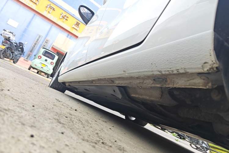 Used Volkswagen Golf Sportsvan 2018 1.6L Automatic Comfort Model Left Side Sill