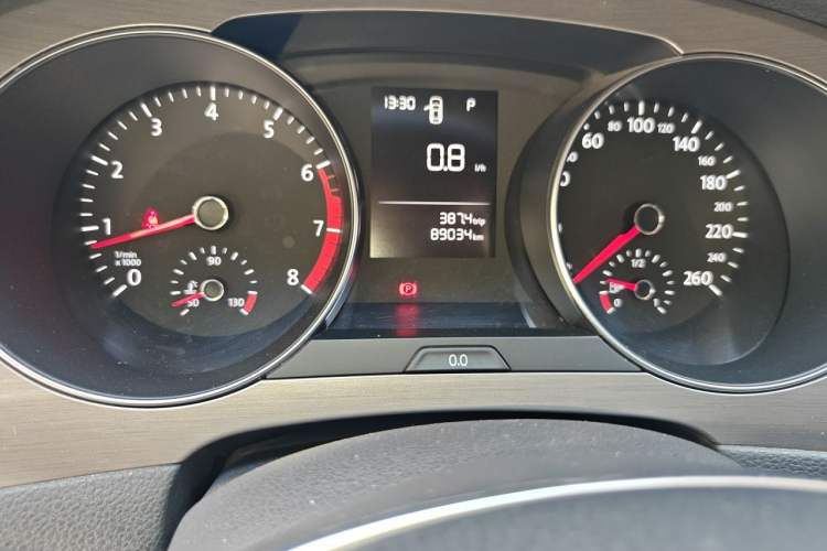 Used Volkswagen Golf Sportsvan 2018 1.6L Automatic Comfort Model Odometer Close Up