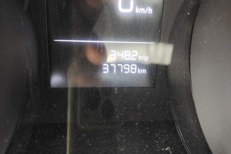 Used Volkswagen Golf Sportsvan 2018 1.6L Automatic Comfort Model Odometer Close Up
