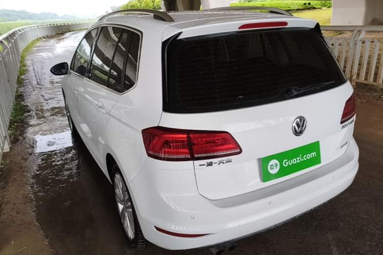 Used Volkswagen Golf Sportsvan 2018 230TSI Automatic Luxury Model Rear Left 45 Deg