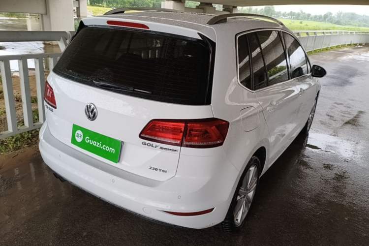 Used Volkswagen Golf Sportsvan 2018 230TSI Automatic Luxury Model Rear Right 45 Deg