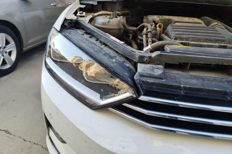 Used Volkswagen Golf Sportsvan 2018 230TSI Automatic Trend Edition Right Front Headlight