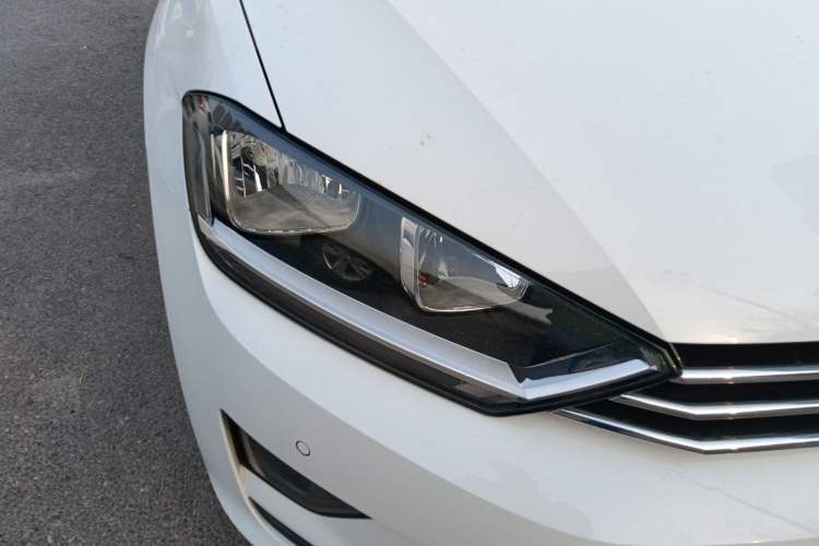 Used Volkswagen Golf Sportsvan 2018 230TSI Automatic Trend Edition Right Front Headlight