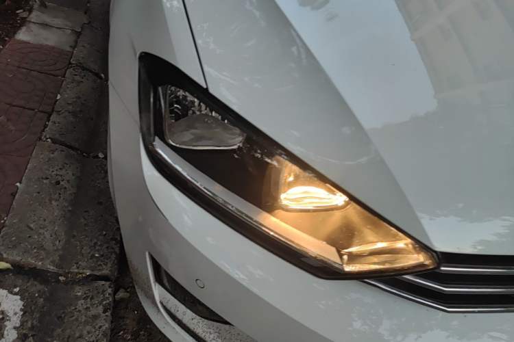 Used Volkswagen Golf Sportsvan 2018 230TSI Automatic Trend Edition Right Front Headlight