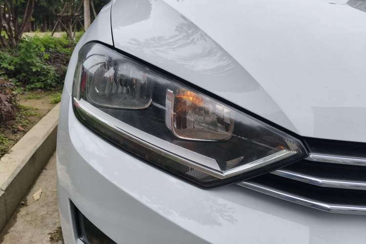 Used Volkswagen Golf Sportsvan 2018 1.6L Automatic Comfort Model Right Front Headlight
