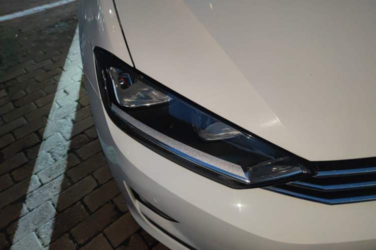 Used Volkswagen Golf Sportsvan 2018 280TSI Automatic Luxury Model Right Front Headlight