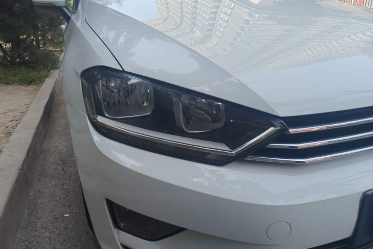 Used Volkswagen Golf Sportsvan 2018 1.6L Automatic Comfort Model Right Front Headlight