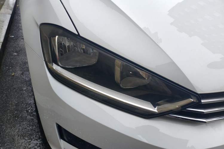 Used Volkswagen Golf Sportsvan 2018 1.6L Automatic Comfort Model Right Front Headlight