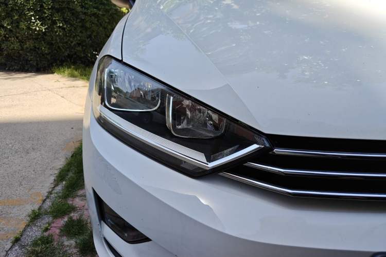 Used Volkswagen Golf Sportsvan 2018 1.6L Automatic Comfort Model Right Front Headlight