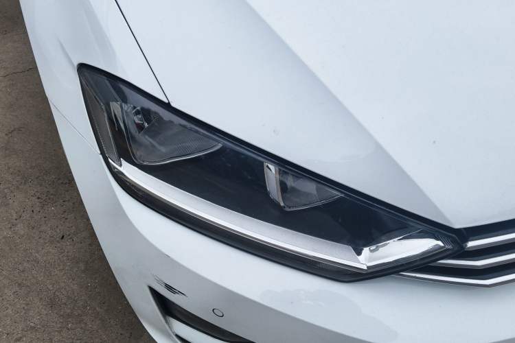 Used Volkswagen Golf Sportsvan 2018 230TSI Automatic Luxury Model Right Front Headlight