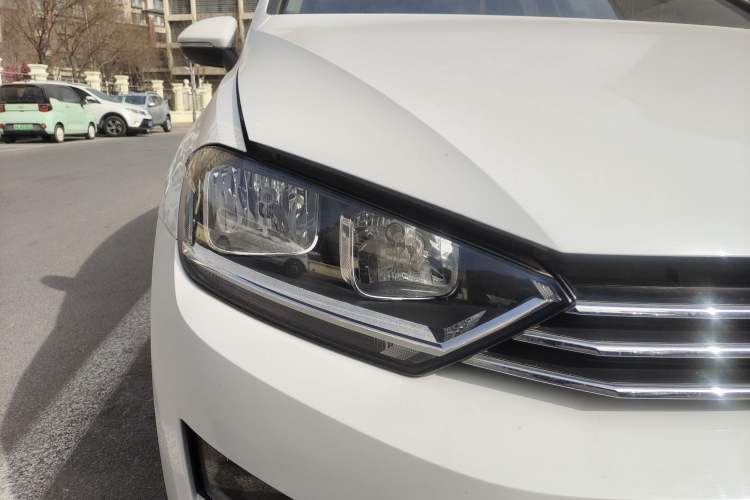 Used Volkswagen Golf Sportsvan 2018 1.6L Automatic Comfort Model Right Front Headlight
