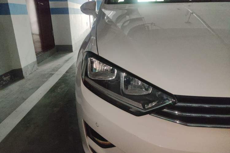 Used Volkswagen Golf Sportsvan 2018 2nd Anniversary Edition 230TSI Automatic Luxury Version Right Front Headlight