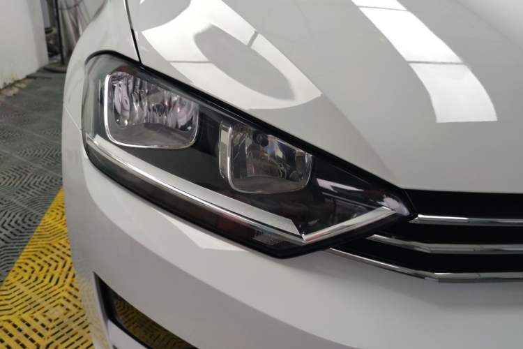 Used Volkswagen Golf Sportsvan 2018 1.6L Automatic Comfort Model Right Front Headlight
