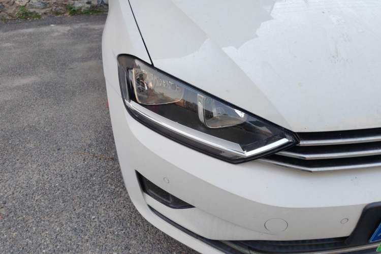 Used Volkswagen Golf Sportsvan 2018 230TSI Manual Entry-Level Model Right Front Headlight