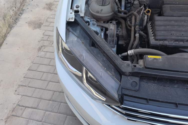 Used Volkswagen Golf Sportsvan 2018 230TSI Automatic Trend Edition Right Front Headlight
