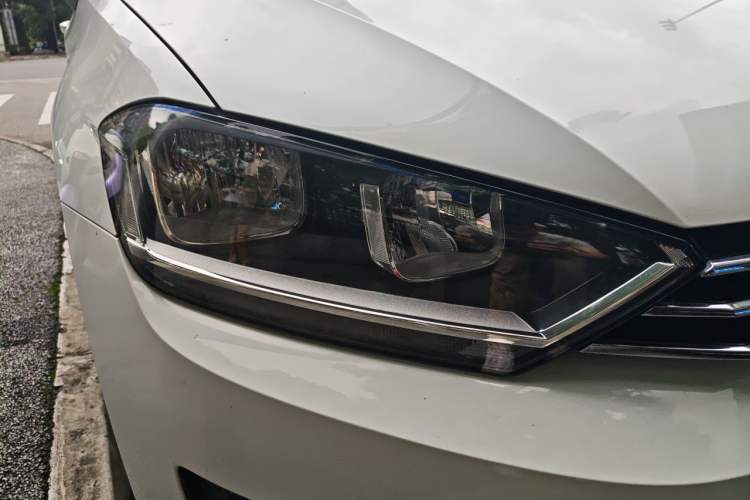 Used Volkswagen Golf Sportsvan 2018 1.6L Automatic Comfort Model Right Front Headlight
