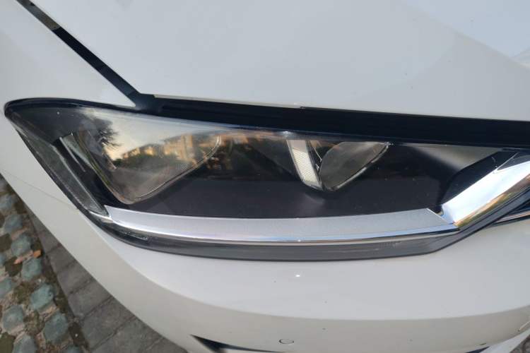 Used Volkswagen Golf Sportsvan 2018 230TSI Automatic Luxury Model Right Front Headlight
