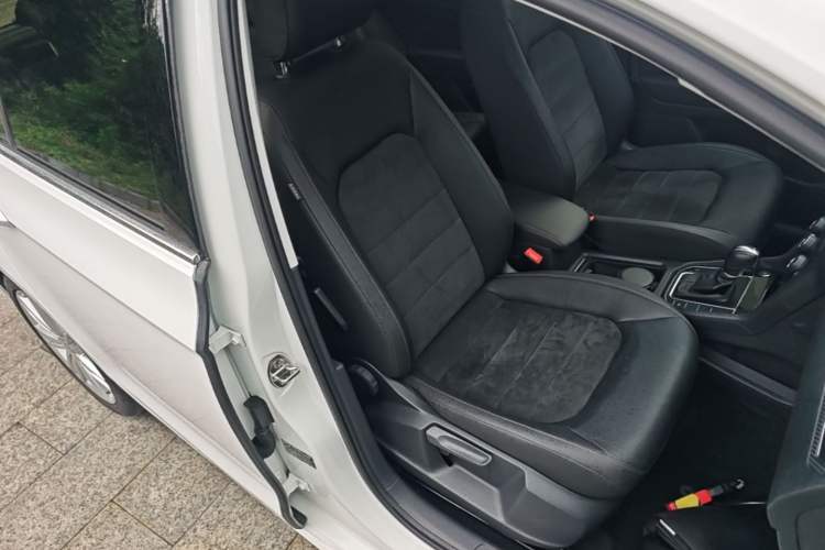 Used Volkswagen Golf Sportsvan 2018 280TSI Automatic Luxury Model Right Front Seat