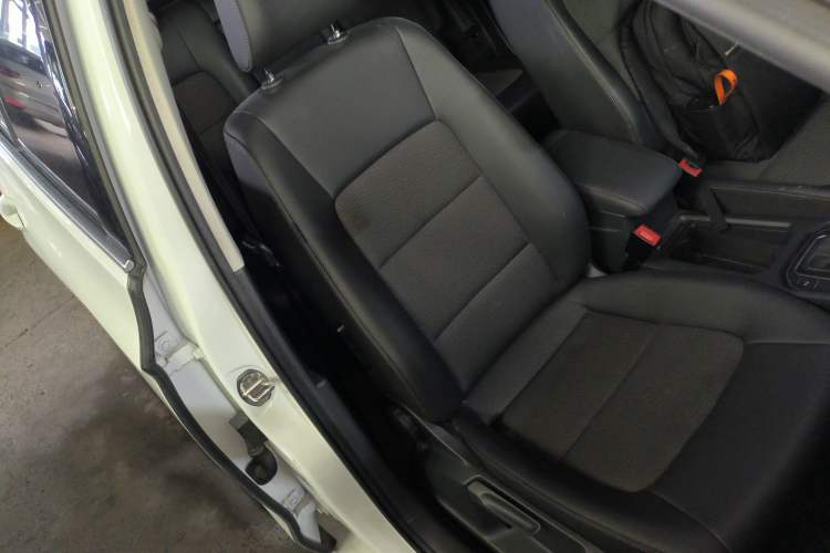 Used Volkswagen Golf Sportsvan 2018 230TSI Automatic Trend Edition Right Front Seat